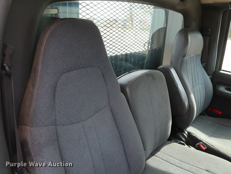 image for item GD9974 2007 GMC C5500 flatbed truck