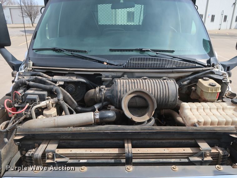 image for item GD9974 2007 GMC C5500 flatbed truck