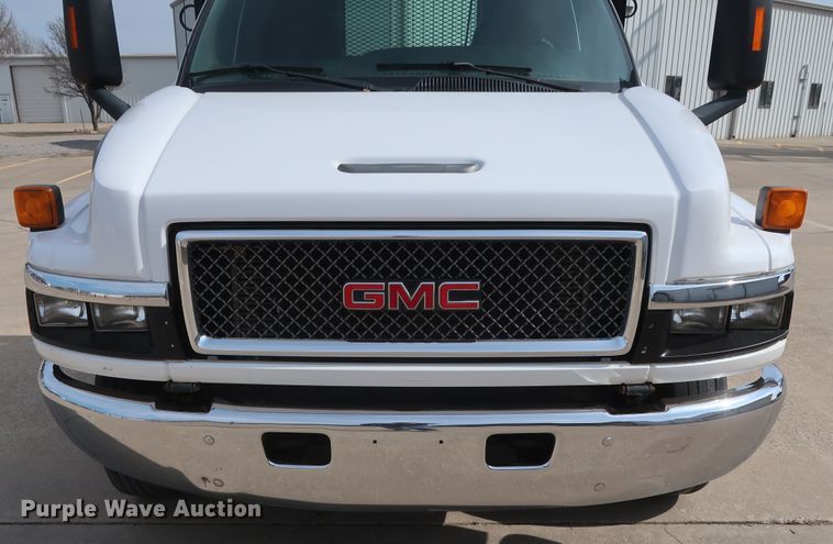 image for item GD9974 2007 GMC C5500 flatbed truck