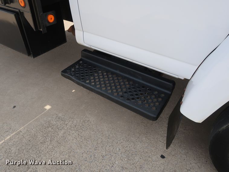 image for item GD9974 2007 GMC C5500 flatbed truck