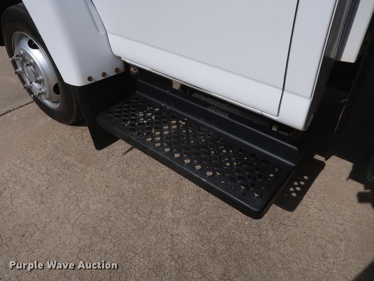 image for item GD9974 2007 GMC C5500 flatbed truck