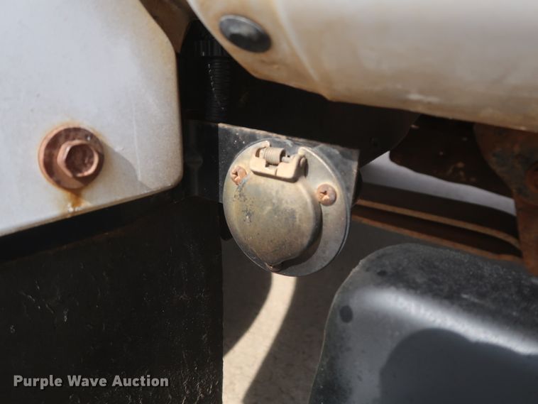 image for item GD9974 2007 GMC C5500 flatbed truck