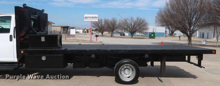image for item GD9974 2007 GMC C5500 flatbed truck