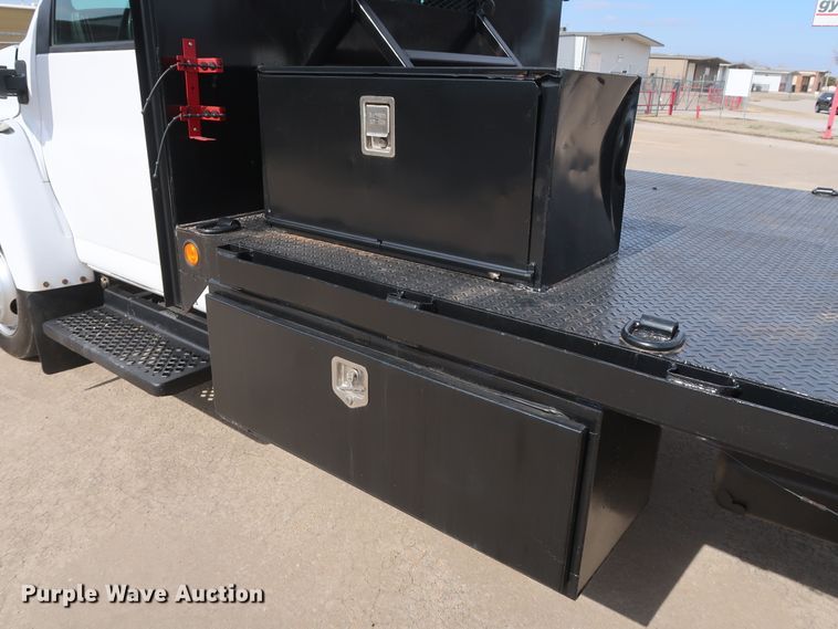 image for item GD9974 2007 GMC C5500 flatbed truck