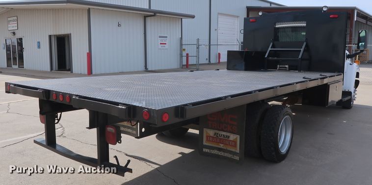 image for item GD9974 2007 GMC C5500 flatbed truck