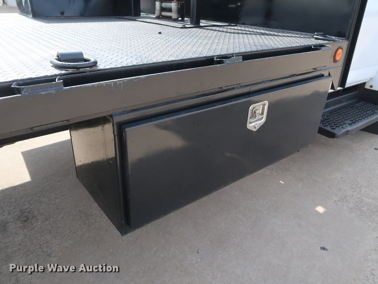 image for item GD9974 2007 GMC C5500 flatbed truck