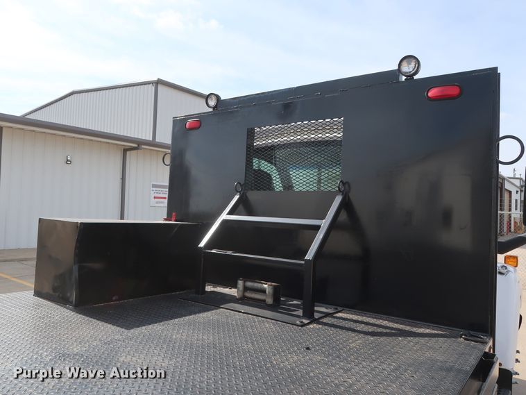 image for item GD9974 2007 GMC C5500 flatbed truck