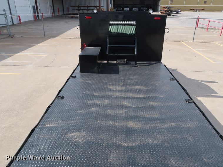 image for item GD9974 2007 GMC C5500 flatbed truck