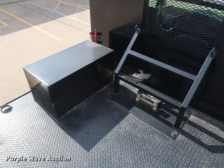 image for item GD9974 2007 GMC C5500 flatbed truck