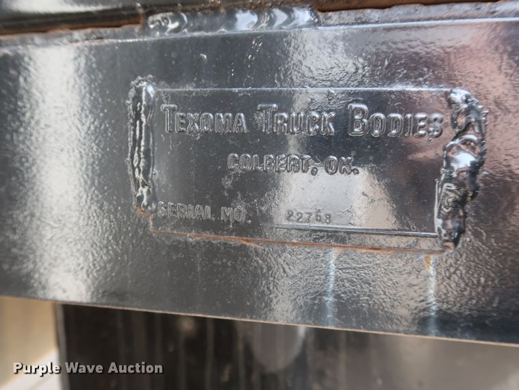 image for item GD9974 2007 GMC C5500 flatbed truck