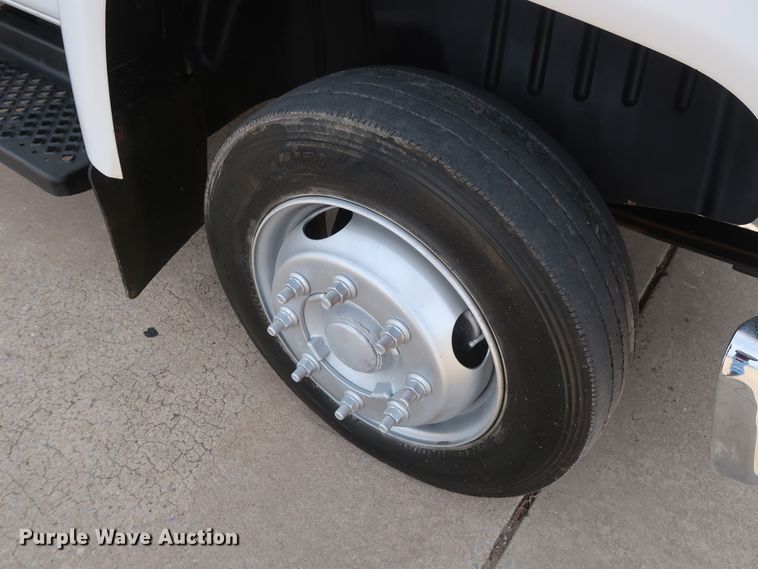 image for item GD9974 2007 GMC C5500 flatbed truck