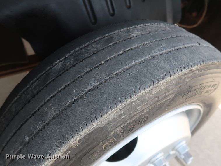 image for item GD9974 2007 GMC C5500 flatbed truck