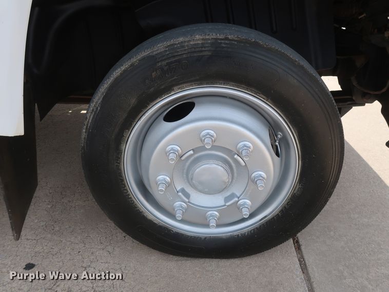 image for item GD9974 2007 GMC C5500 flatbed truck