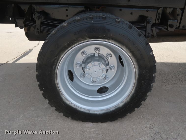 image for item GD9974 2007 GMC C5500 flatbed truck