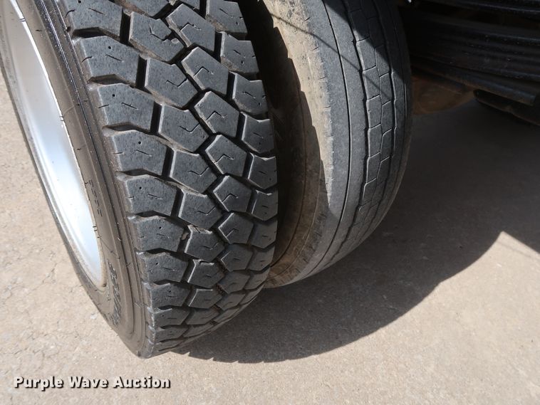 image for item GD9974 2007 GMC C5500 flatbed truck