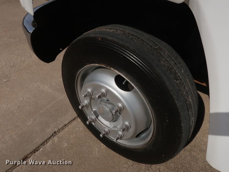 image for item GD9974 2007 GMC C5500 flatbed truck