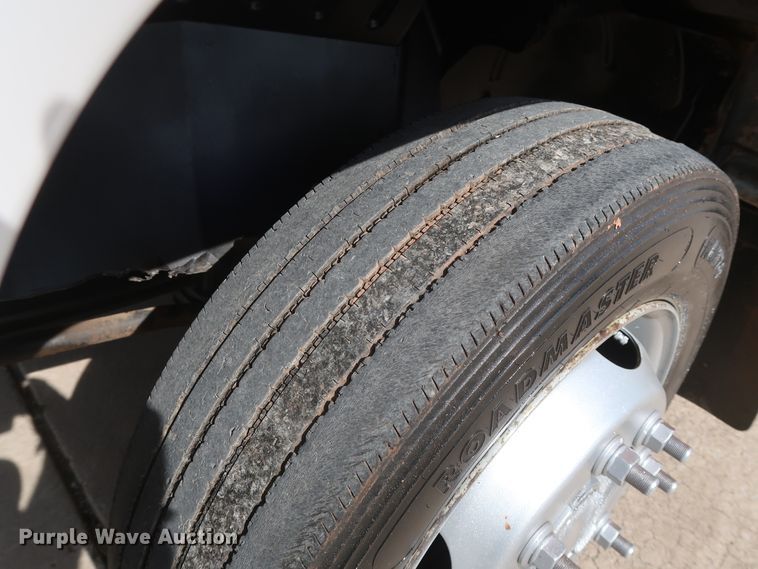 image for item GD9974 2007 GMC C5500 flatbed truck