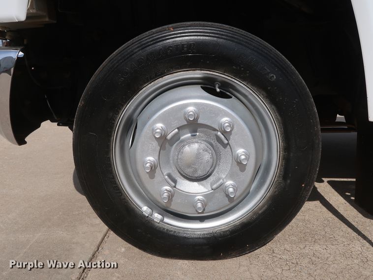 image for item GD9974 2007 GMC C5500 flatbed truck