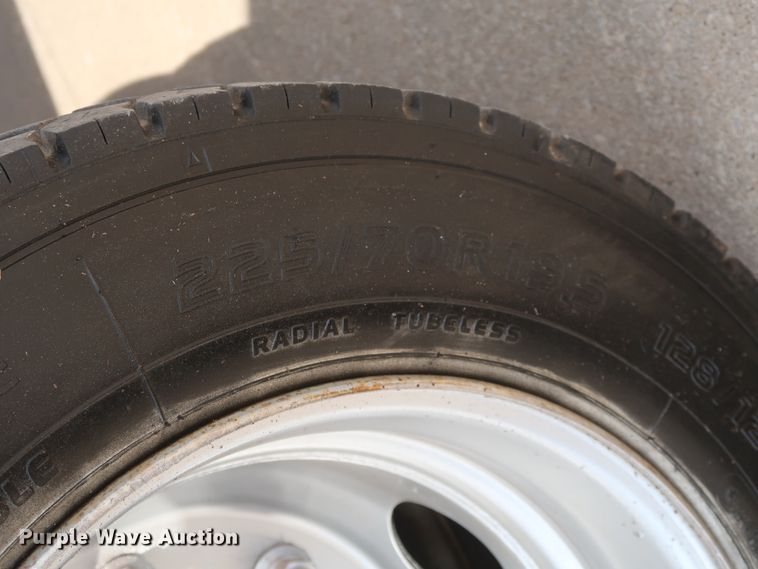 image for item GD9974 2007 GMC C5500 flatbed truck