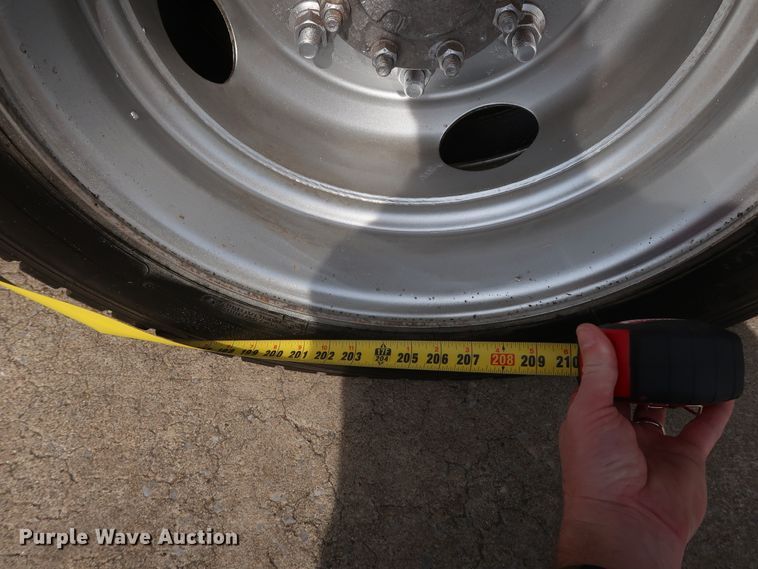 image for item GD9974 2007 GMC C5500 flatbed truck