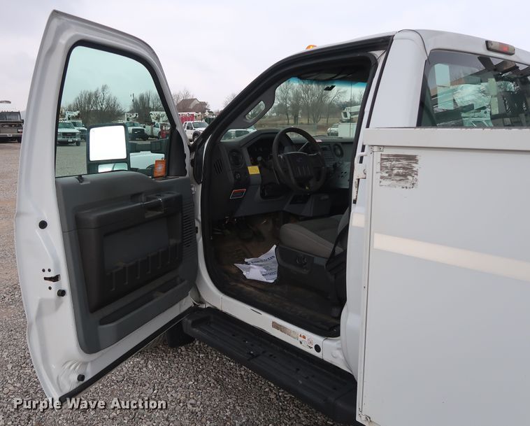 image for item GD9977 2011 Ford F450 Super Duty XL bucket truck