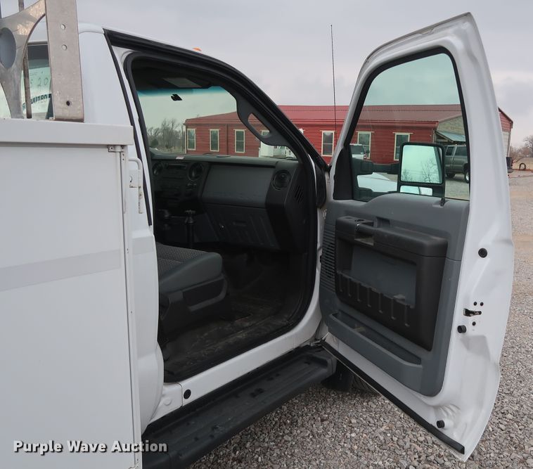 image for item GD9977 2011 Ford F450 Super Duty XL bucket truck