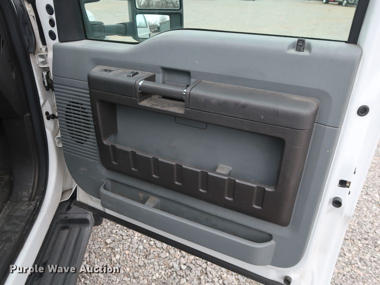 image for item GD9977 2011 Ford F450 Super Duty XL bucket truck