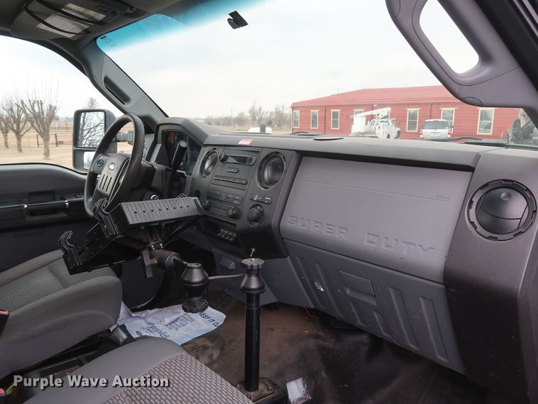 image for item GD9977 2011 Ford F450 Super Duty XL bucket truck