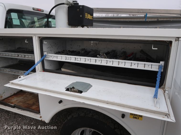 image for item GD9977 2011 Ford F450 Super Duty XL bucket truck