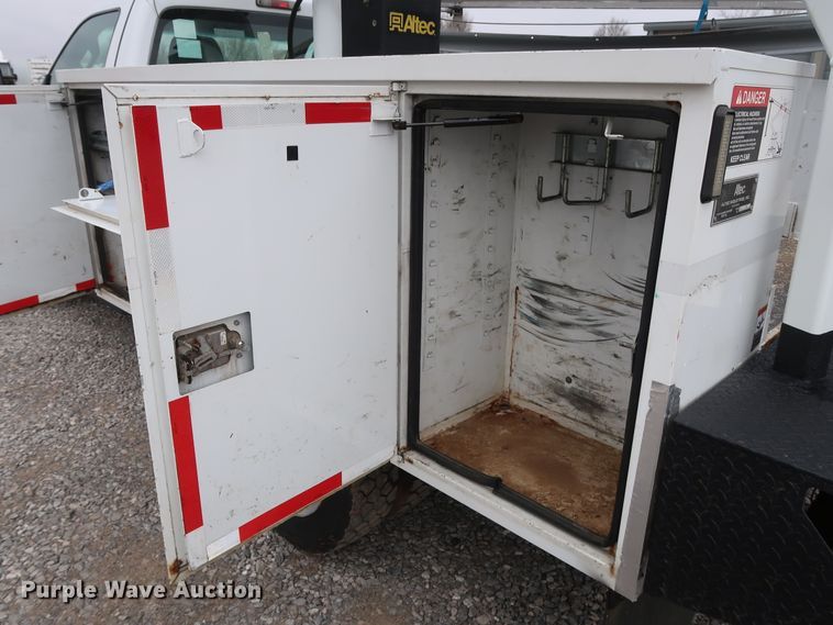 image for item GD9977 2011 Ford F450 Super Duty XL bucket truck