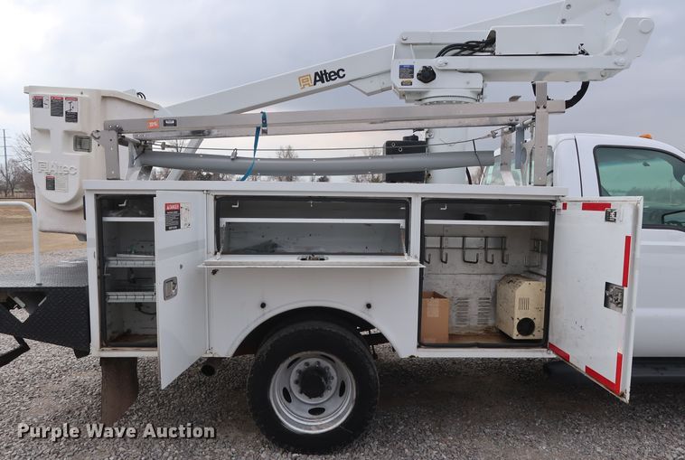 image for item GD9977 2011 Ford F450 Super Duty XL bucket truck