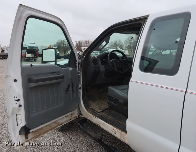 image for item GD9978 2012 Ford F550 Super Duty XL SuperCab flatbed treater truck