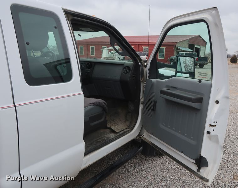 image for item GD9978 2012 Ford F550 Super Duty XL SuperCab flatbed treater truck