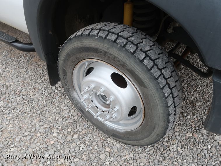 image for item GD9978 2012 Ford F550 Super Duty XL SuperCab flatbed treater truck