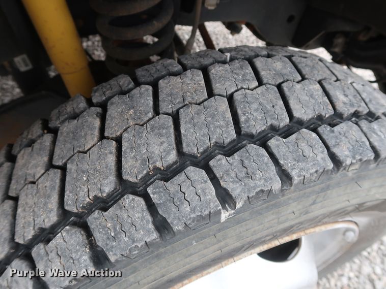 image for item GD9978 2012 Ford F550 Super Duty XL SuperCab flatbed treater truck