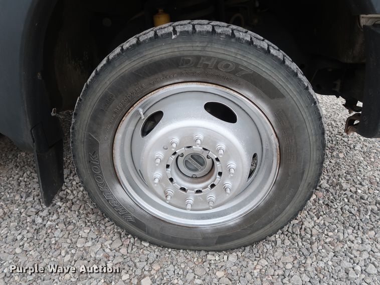 image for item GD9978 2012 Ford F550 Super Duty XL SuperCab flatbed treater truck