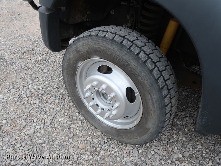 image for item GD9978 2012 Ford F550 Super Duty XL SuperCab flatbed treater truck