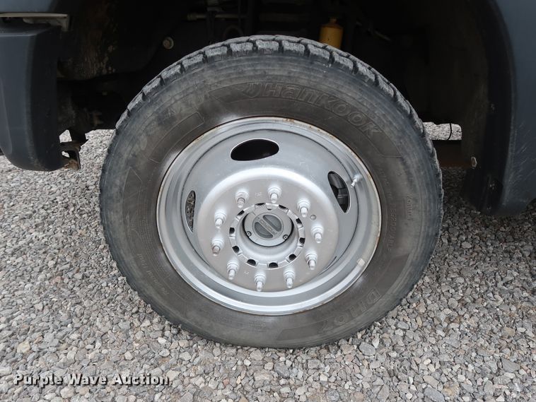 image for item GD9978 2012 Ford F550 Super Duty XL SuperCab flatbed treater truck