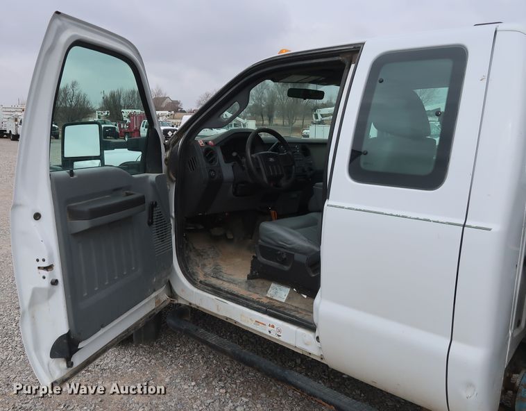 image for item GD9979 2012 Ford F550 Super Duty XL SuperCab flatbed treater truck