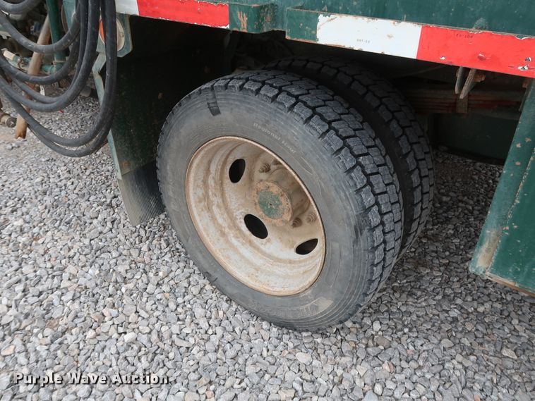 image for item GD9979 2012 Ford F550 Super Duty XL SuperCab flatbed treater truck