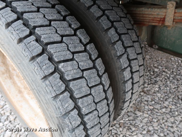 image for item GD9979 2012 Ford F550 Super Duty XL SuperCab flatbed treater truck