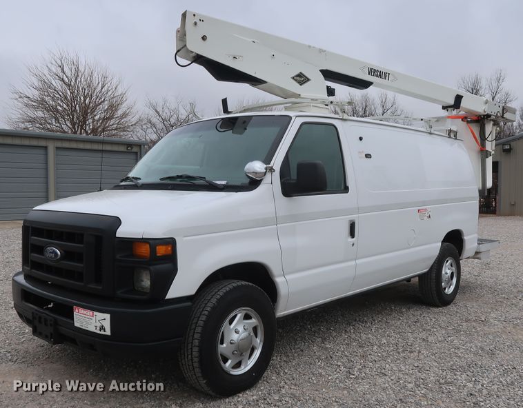 image for item GD9981 2010 Ford E350 Super Duty van with bucket lift