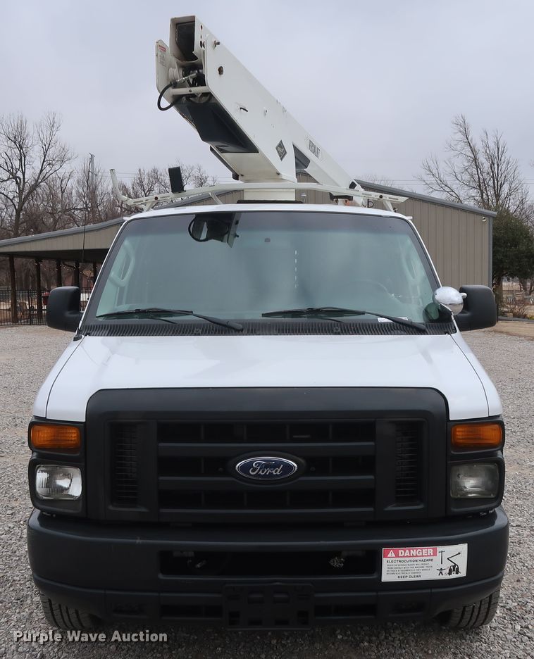 image for item GD9981 2010 Ford E350 Super Duty van with bucket lift