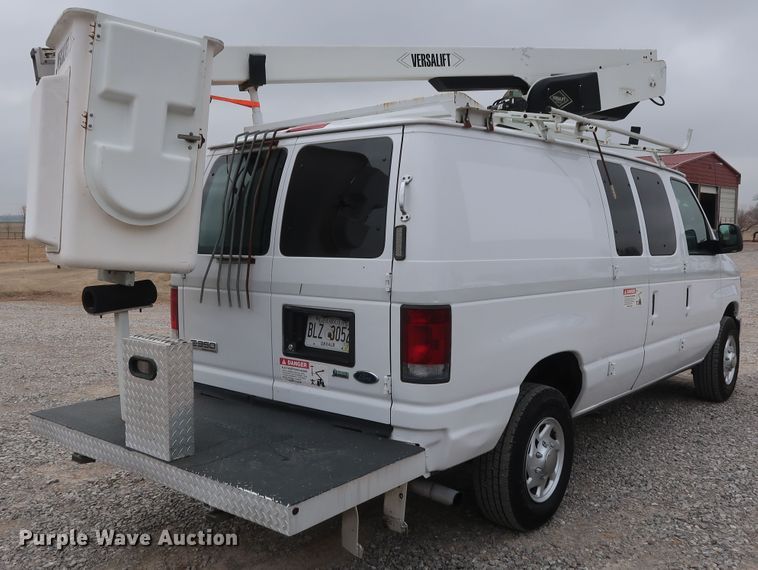image for item GD9981 2010 Ford E350 Super Duty van with bucket lift