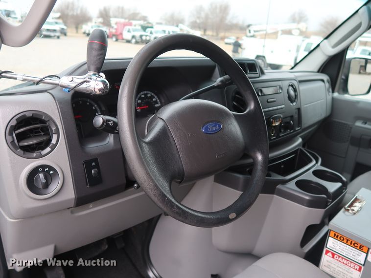 image for item GD9981 2010 Ford E350 Super Duty van with bucket lift