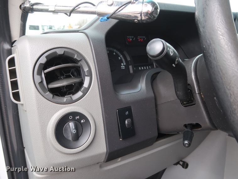 image for item GD9981 2010 Ford E350 Super Duty van with bucket lift