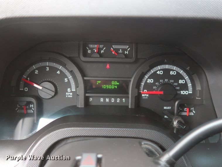 image for item GD9981 2010 Ford E350 Super Duty van with bucket lift