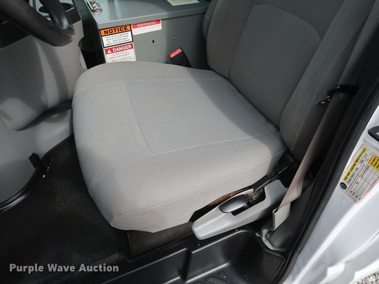 image for item GD9981 2010 Ford E350 Super Duty van with bucket lift