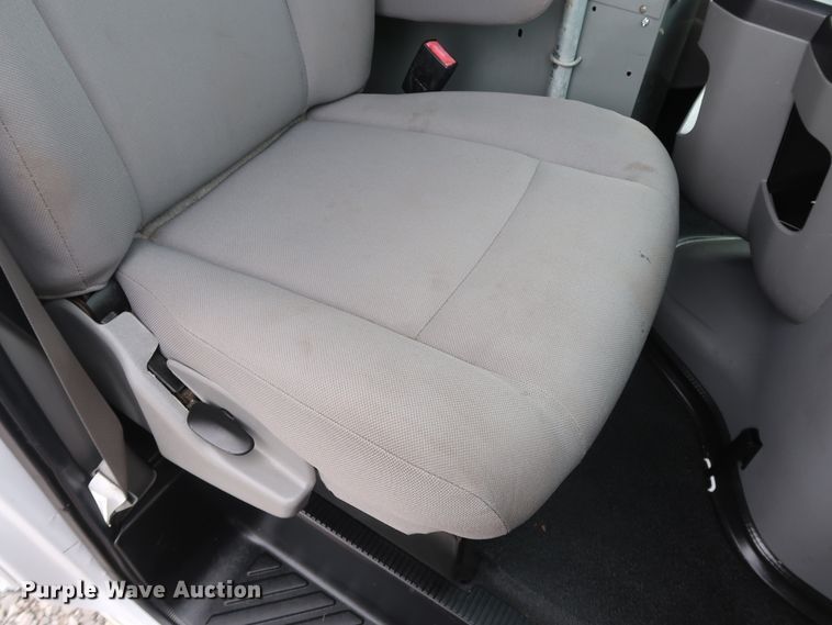 image for item GD9981 2010 Ford E350 Super Duty van with bucket lift