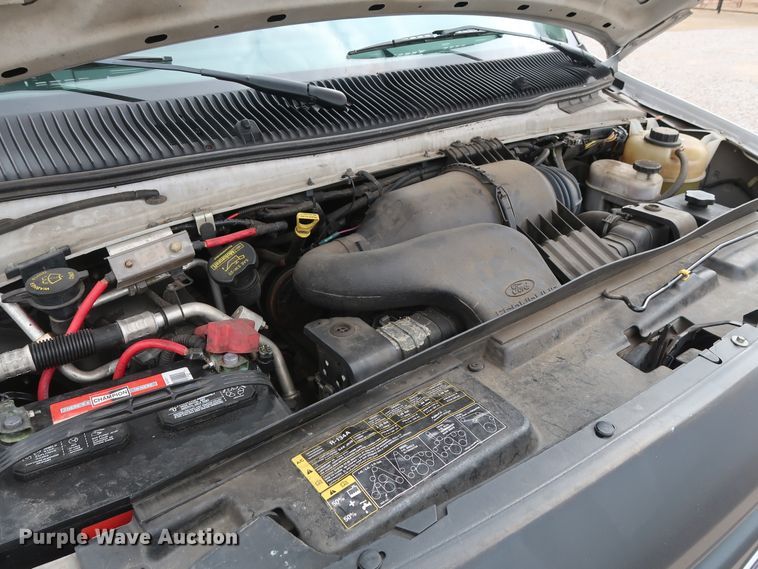 image for item GD9981 2010 Ford E350 Super Duty van with bucket lift